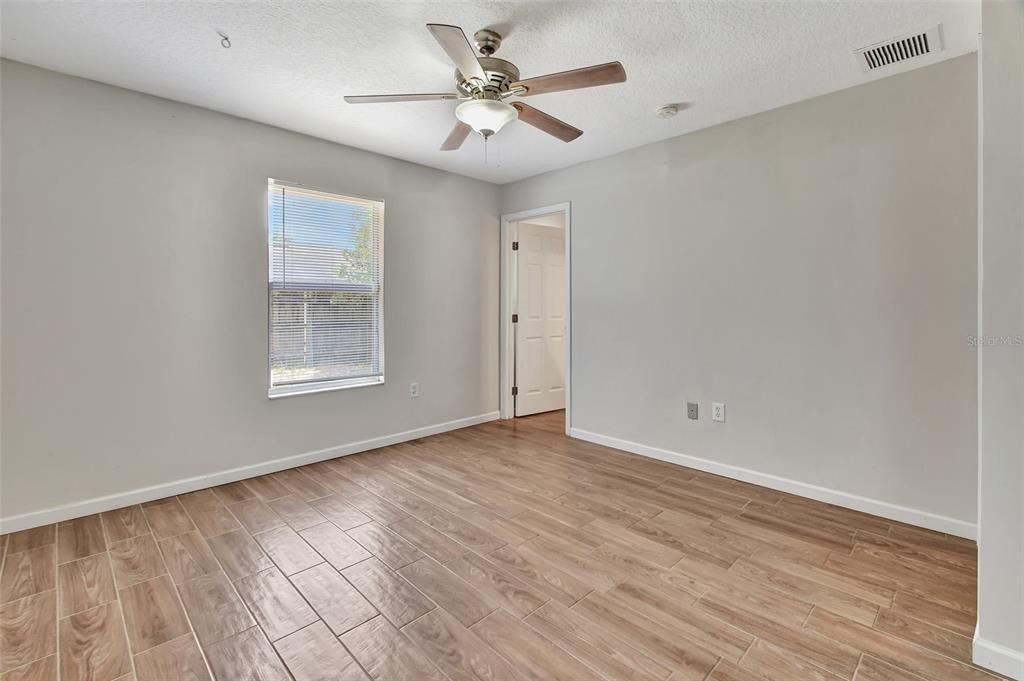 Active With Contract: $260,000 (3 beds, 2 baths, 1210 Square Feet)