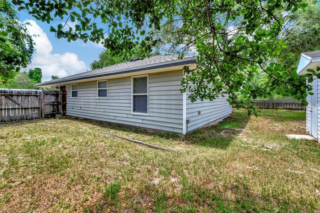 Active With Contract: $260,000 (3 beds, 2 baths, 1210 Square Feet)