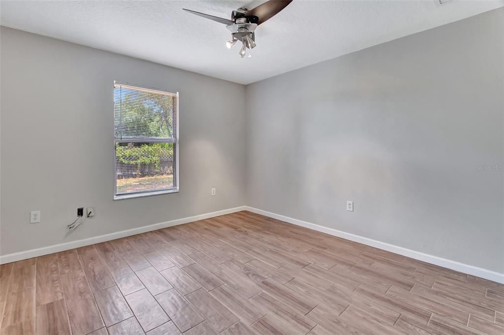 Active With Contract: $260,000 (3 beds, 2 baths, 1210 Square Feet)
