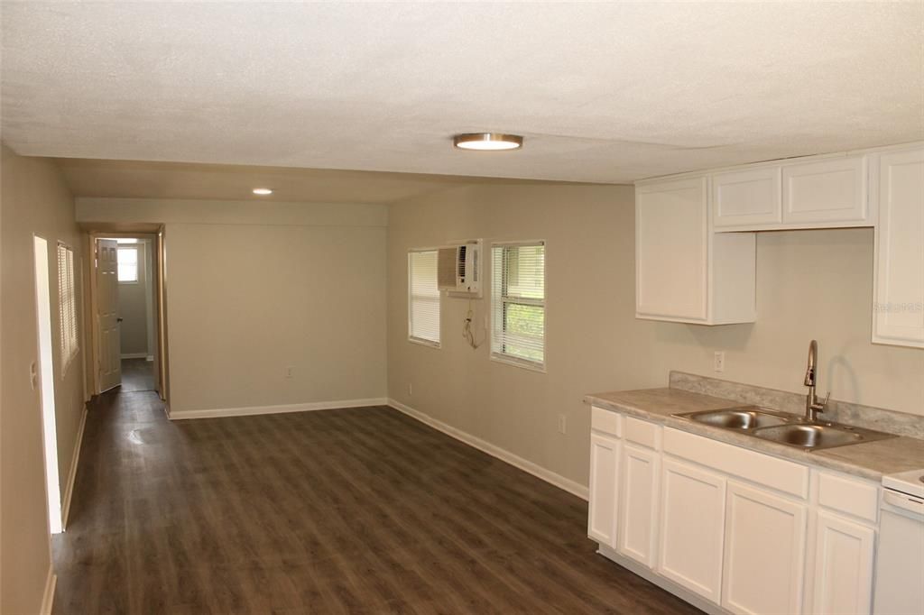 Active With Contract: $995 (1 beds, 1 baths, 672 Square Feet)