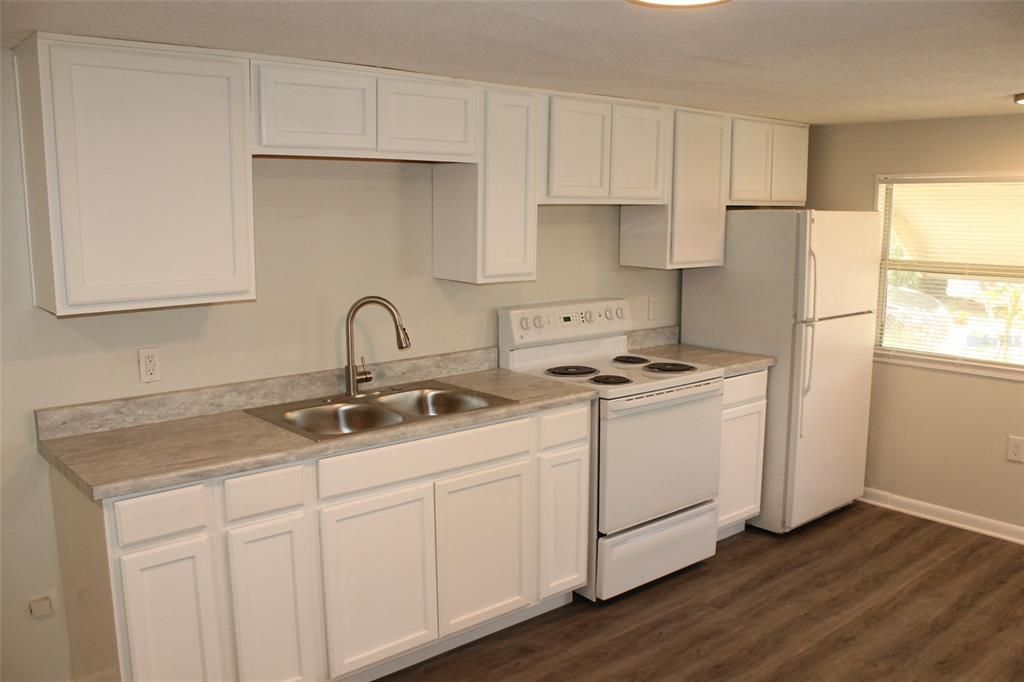 Active With Contract: $995 (1 beds, 1 baths, 672 Square Feet)