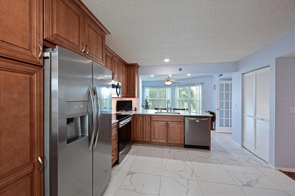 For Sale: $339,900 (2 beds, 2 baths, 1478 Square Feet)