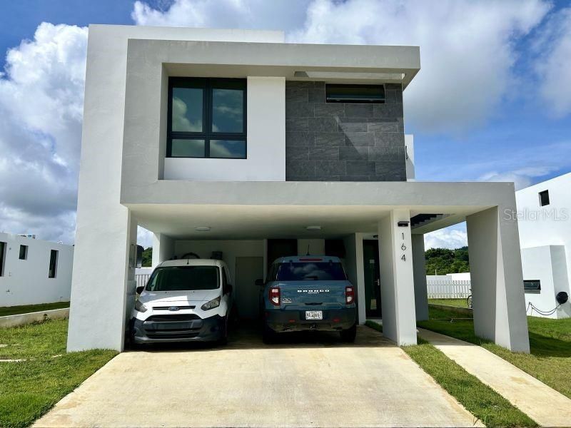 Vendido Recientemente: $390,000 (4 camas, 2 baños, 1806 Pies cuadrados)