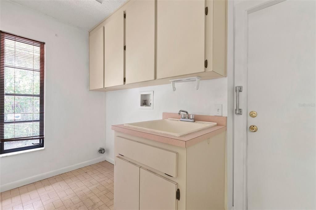 For Sale: $265,000 (2 beds, 2 baths, 1377 Square Feet)