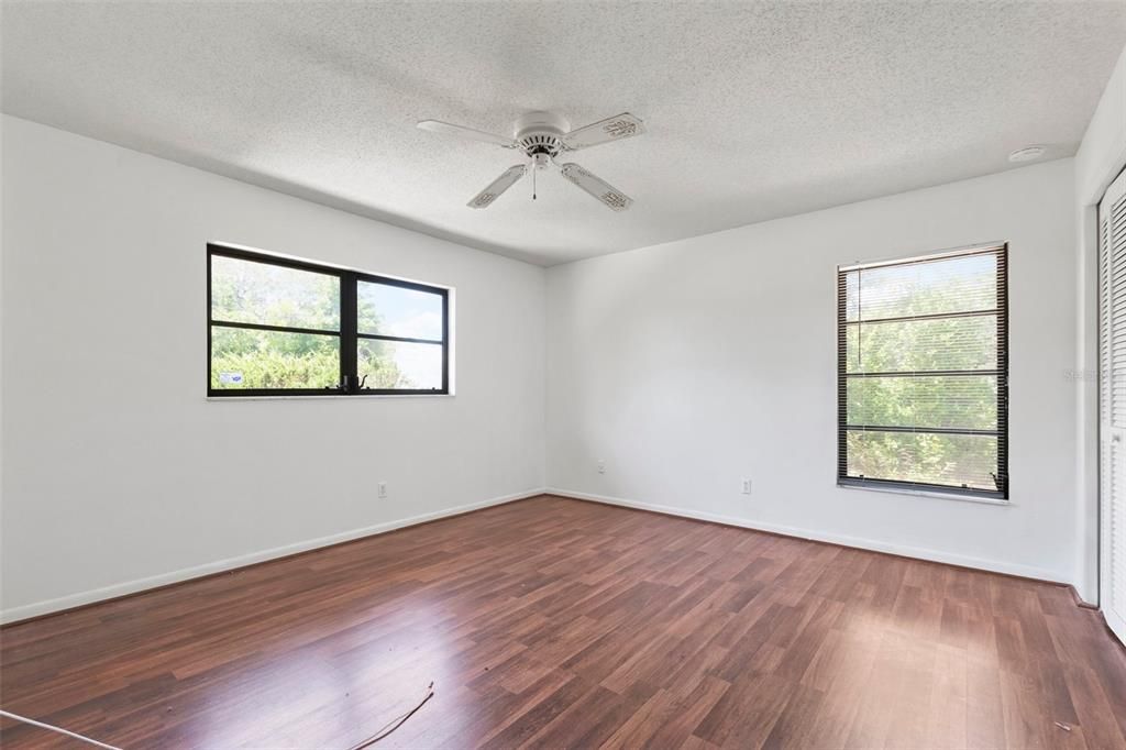 For Sale: $265,000 (2 beds, 2 baths, 1377 Square Feet)