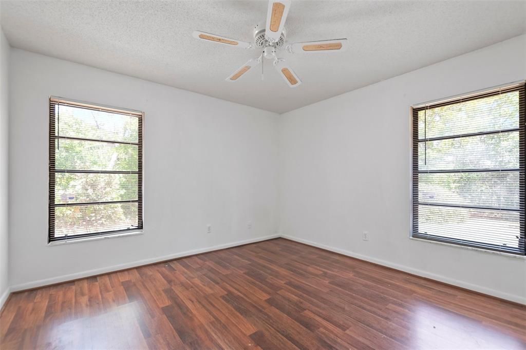 For Sale: $265,000 (2 beds, 2 baths, 1377 Square Feet)