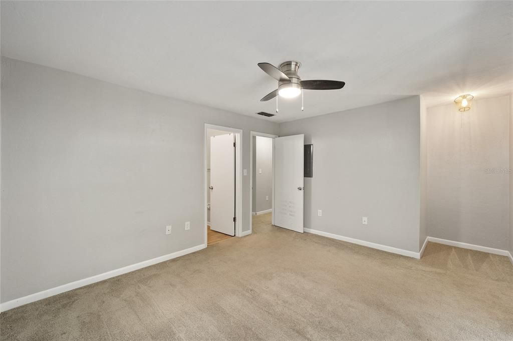 Active With Contract: $169,000 (2 beds, 2 baths, 1110 Square Feet)