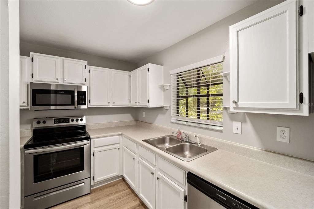 For Sale: $169,000 (2 beds, 2 baths, 1110 Square Feet)