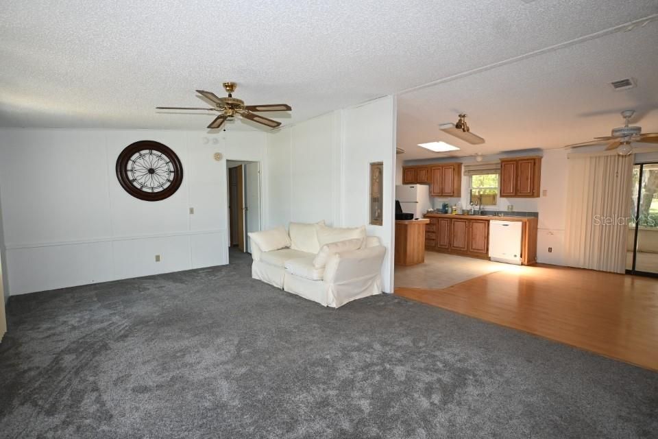 Active With Contract: $1,500 (2 beds, 2 baths, 1404 Square Feet)