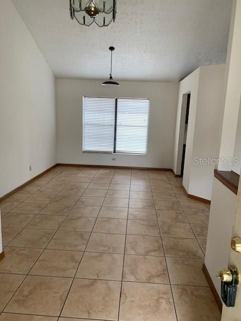 For Rent: $2,095 (3 beds, 2 baths, 1868 Square Feet)