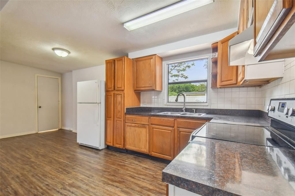 For Sale: $255,000 (3 beds, 1 baths, 1328 Square Feet)