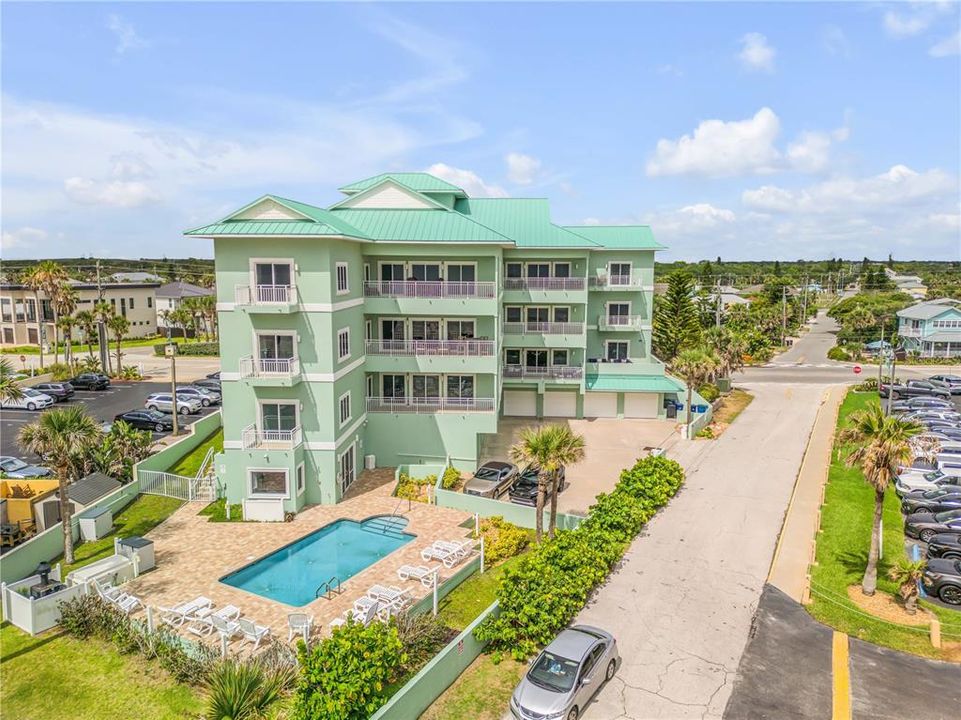 For Sale: $1,800,000 (2 beds, 3 baths, 2250 Square Feet)