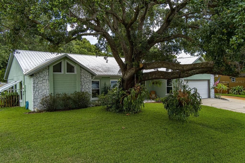 Active With Contract: $395,000 (3 beds, 2 baths, 1630 Square Feet)