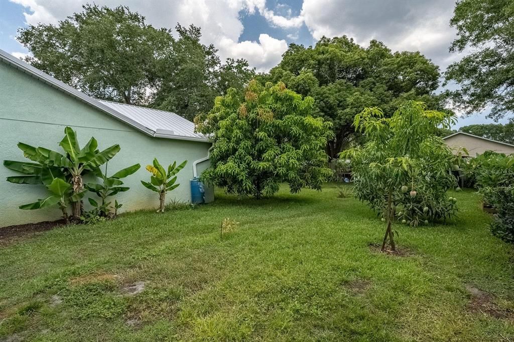 Active With Contract: $395,000 (3 beds, 2 baths, 1630 Square Feet)