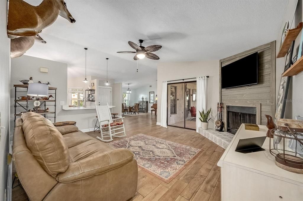 Active With Contract: $395,000 (3 beds, 2 baths, 1630 Square Feet)