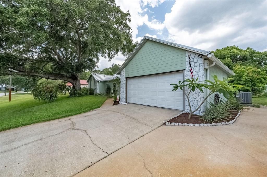 Active With Contract: $395,000 (3 beds, 2 baths, 1630 Square Feet)