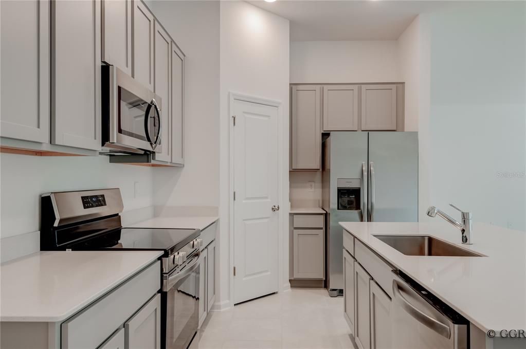 Active With Contract: $2,400 (3 beds, 2 baths, 1554 Square Feet)