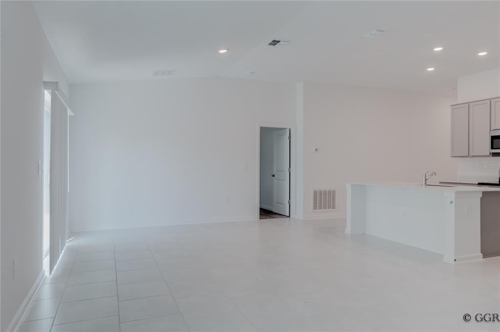 Active With Contract: $2,400 (3 beds, 2 baths, 1554 Square Feet)