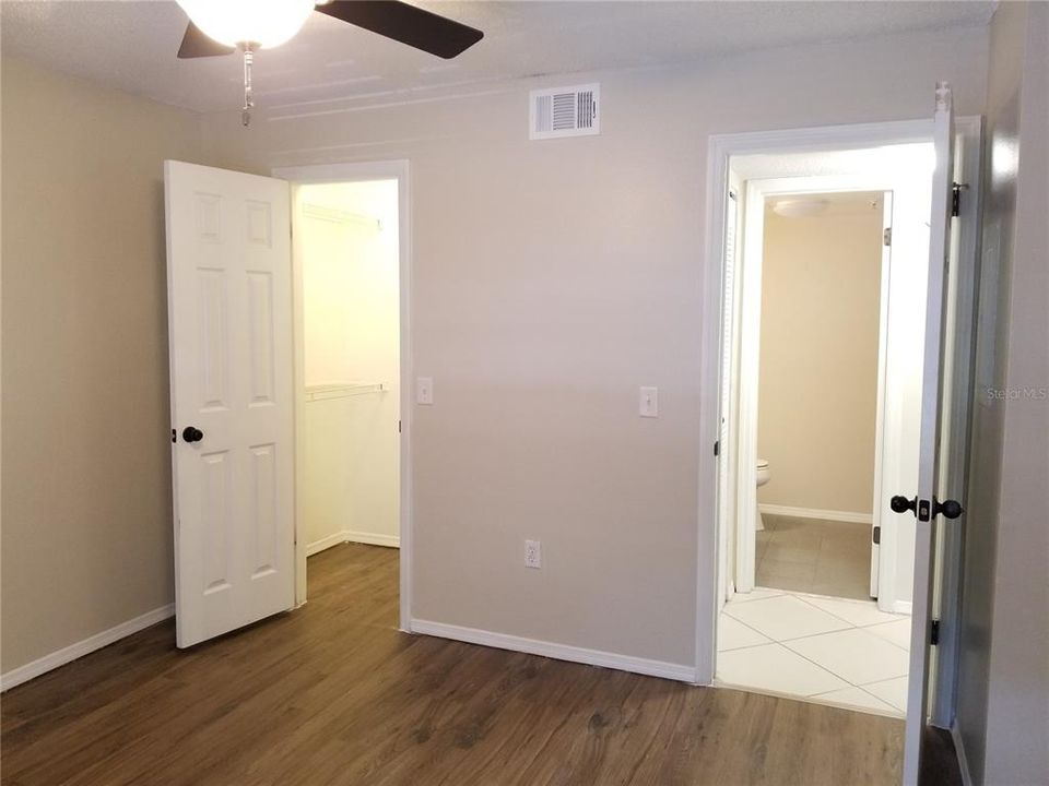 For Rent: $2,000 (2 beds, 2 baths, 989 Square Feet)