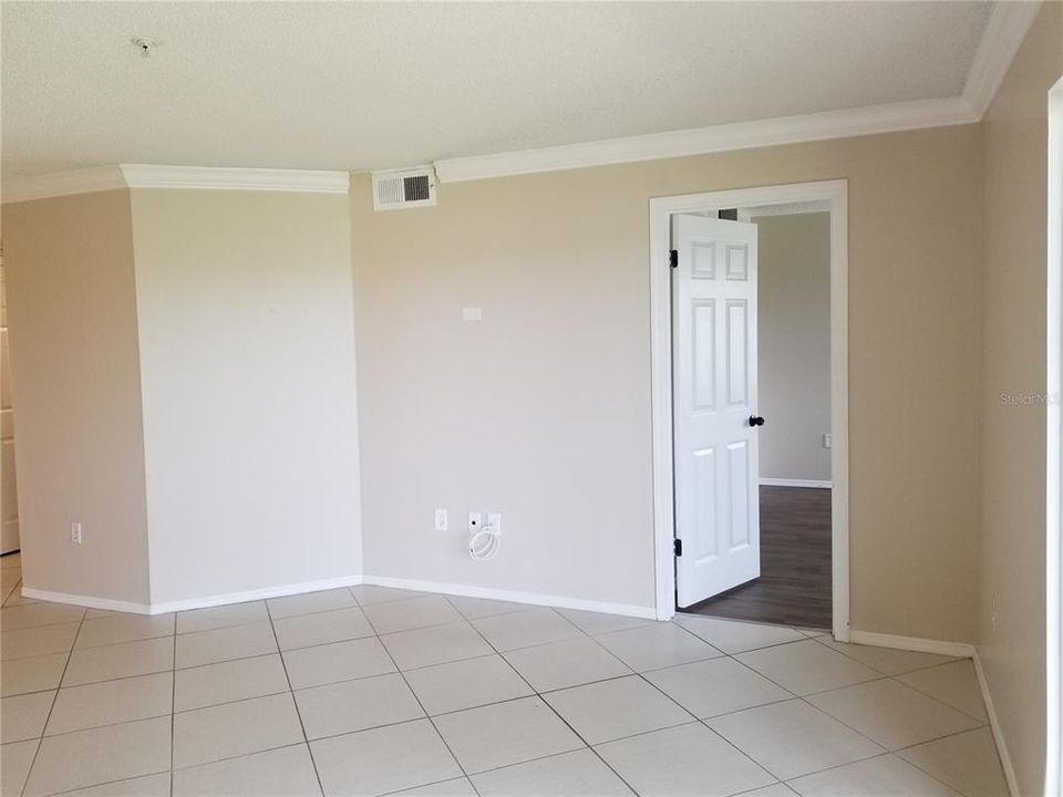 For Rent: $2,000 (2 beds, 2 baths, 989 Square Feet)