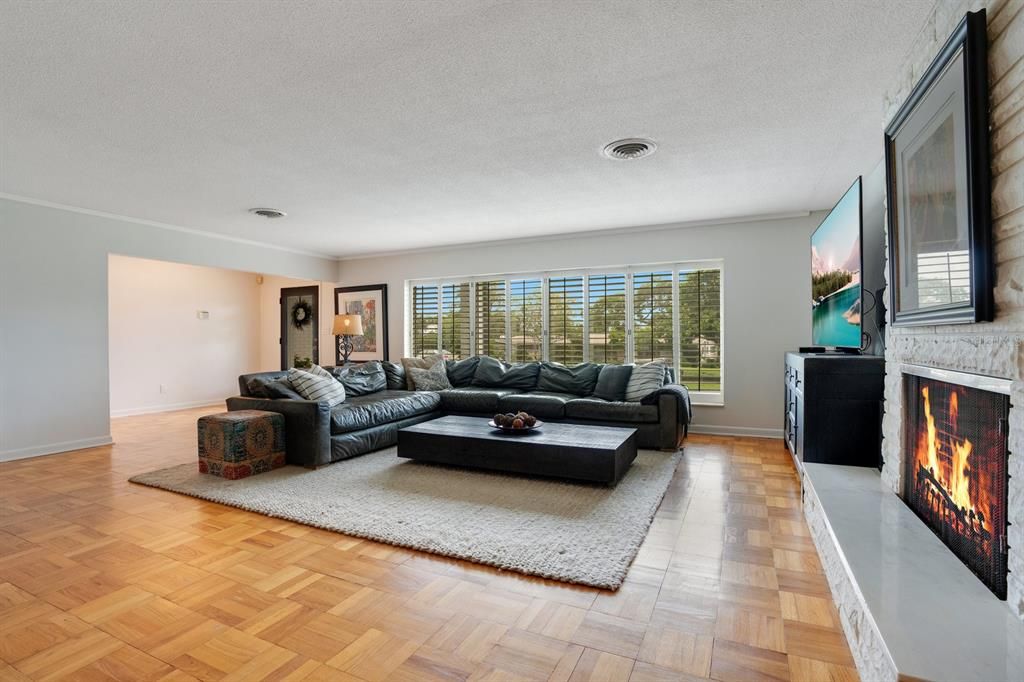 Active With Contract: $1,350,000 (3 beds, 2 baths, 2743 Square Feet)