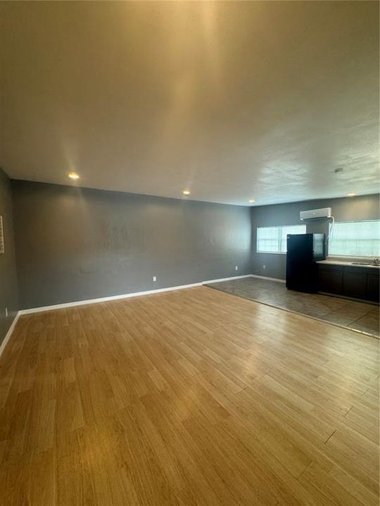 For Rent: $1,400 (2 beds, 1 baths, 840 Square Feet)