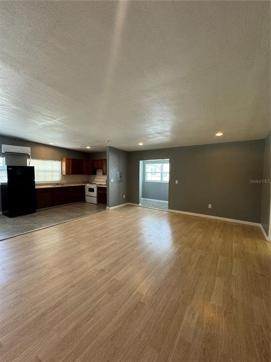 For Rent: $1,400 (2 beds, 1 baths, 840 Square Feet)