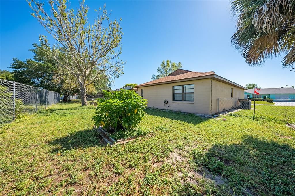 Active With Contract: $385,000 (4 beds, 3 baths, 2208 Square Feet)