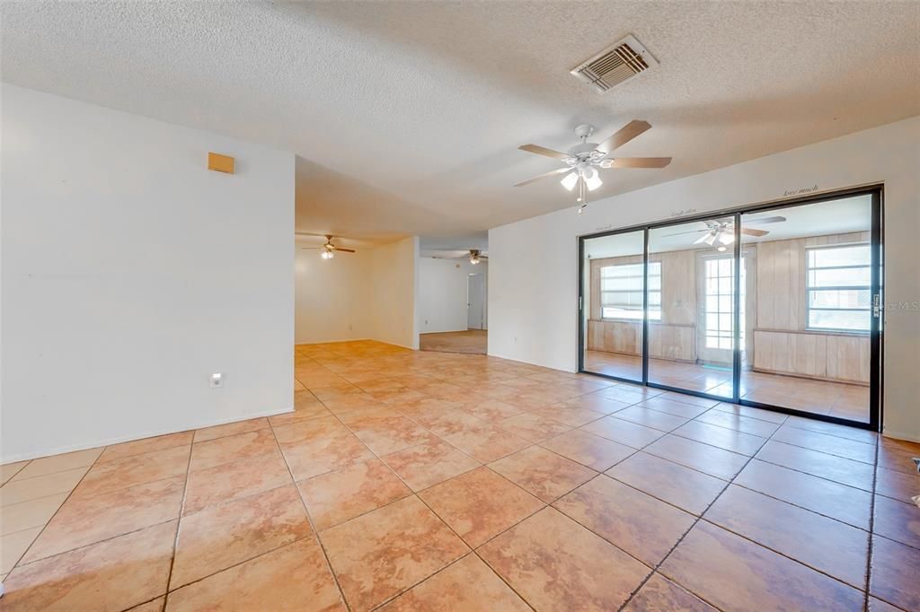 Active With Contract: $385,000 (4 beds, 3 baths, 2208 Square Feet)