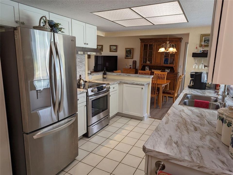 For Sale: $384,500 (2 beds, 2 baths, 1128 Square Feet)