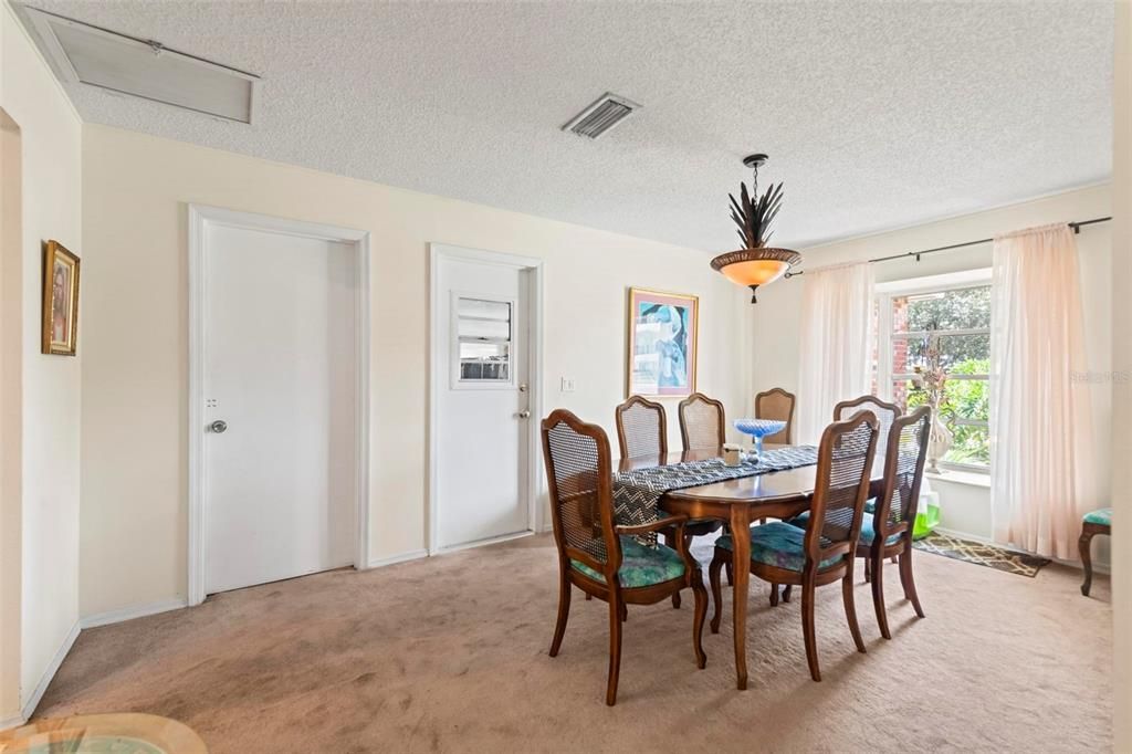 Active With Contract: $339,900 (3 beds, 2 baths, 1775 Square Feet)