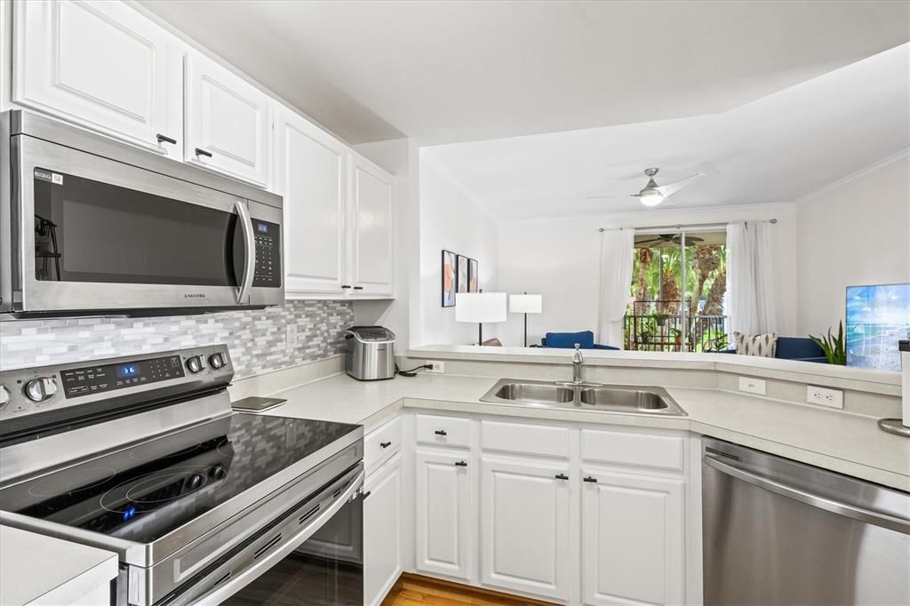 Active With Contract: $200,000 (1 beds, 1 baths, 1092 Square Feet)