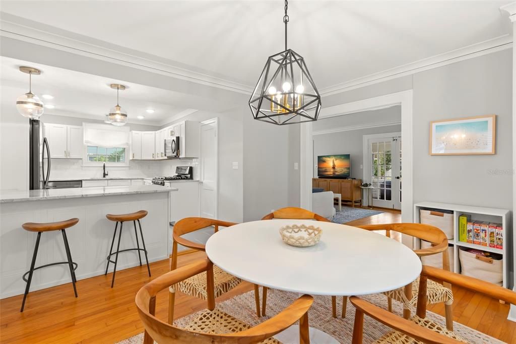 Active With Contract: $1,000,000 (3 beds, 2 baths, 1728 Square Feet)