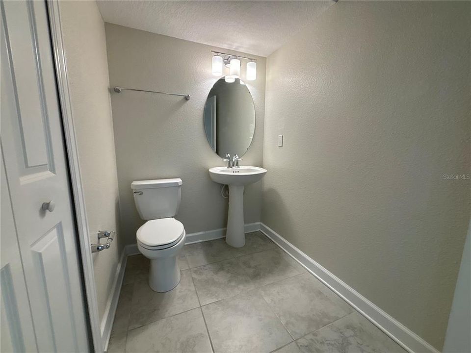 合同活跃: $2,495 (3 贝兹, 2 浴室, 1797 平方英尺)