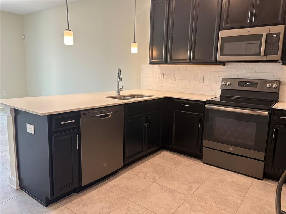 Active With Contract: $2,495 (3 beds, 2 baths, 1797 Square Feet)