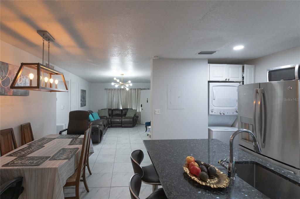 For Sale: $165,000 (2 beds, 2 baths, 851 Square Feet)