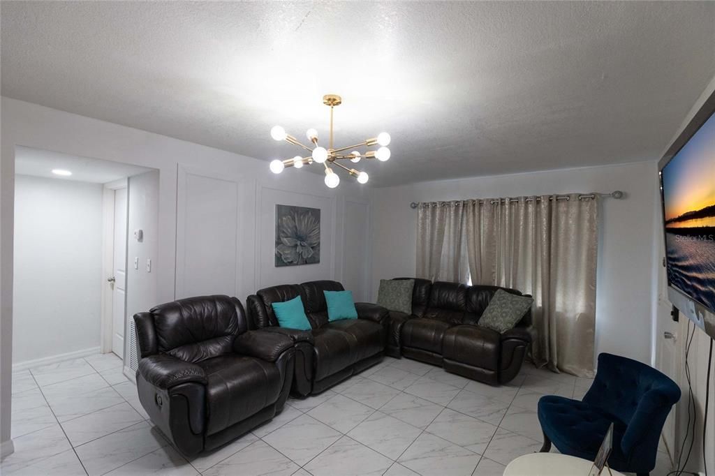 For Sale: $154,000 (2 beds, 2 baths, 851 Square Feet)