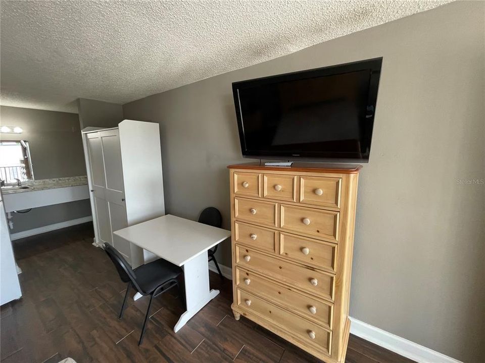 For Rent: $1,000 (1 beds, 1 baths, 276 Square Feet)