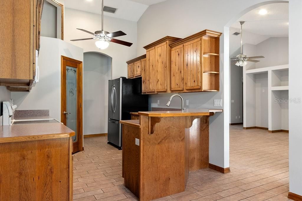 Recently Rented: $2,600 (3 beds, 2 baths, 1911 Square Feet)