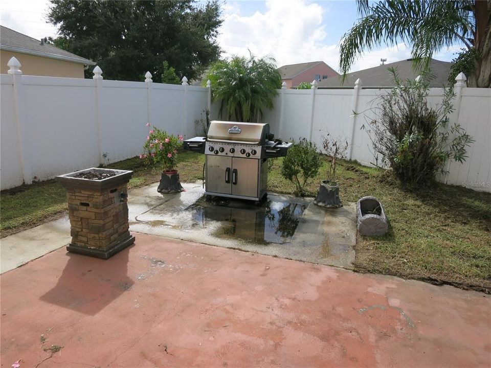 Active With Contract: $2,250 (4 beds, 2 baths, 1874 Square Feet)