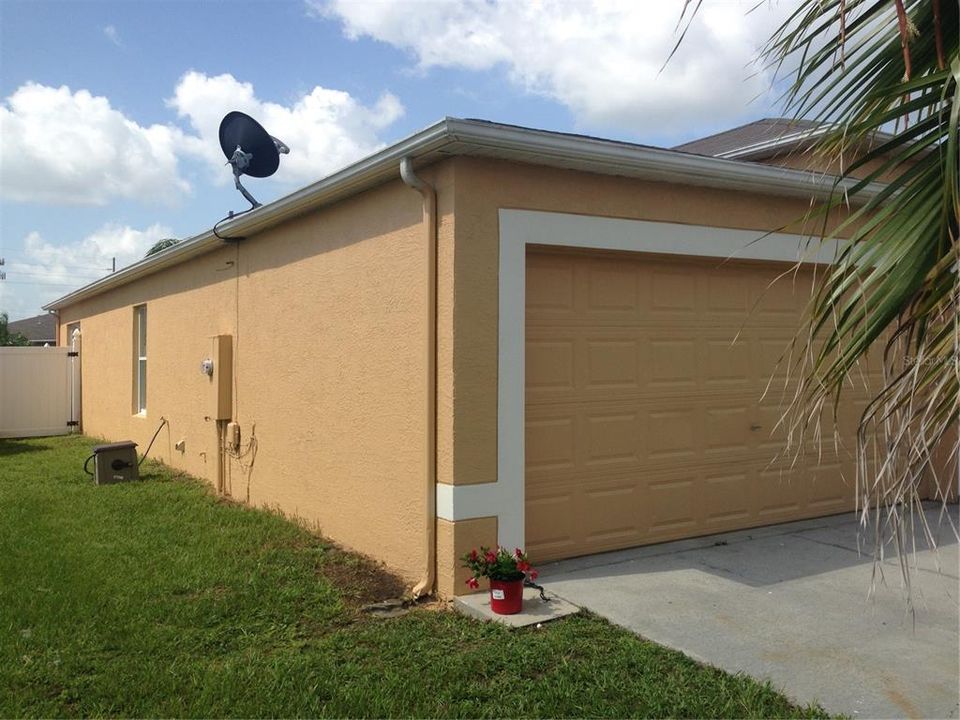 Active With Contract: $2,250 (4 beds, 2 baths, 1874 Square Feet)