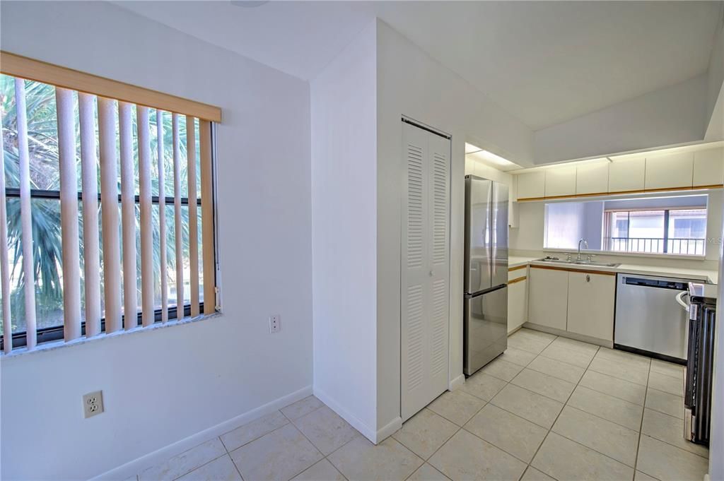 For Sale: $260,000 (2 beds, 2 baths, 1174 Square Feet)