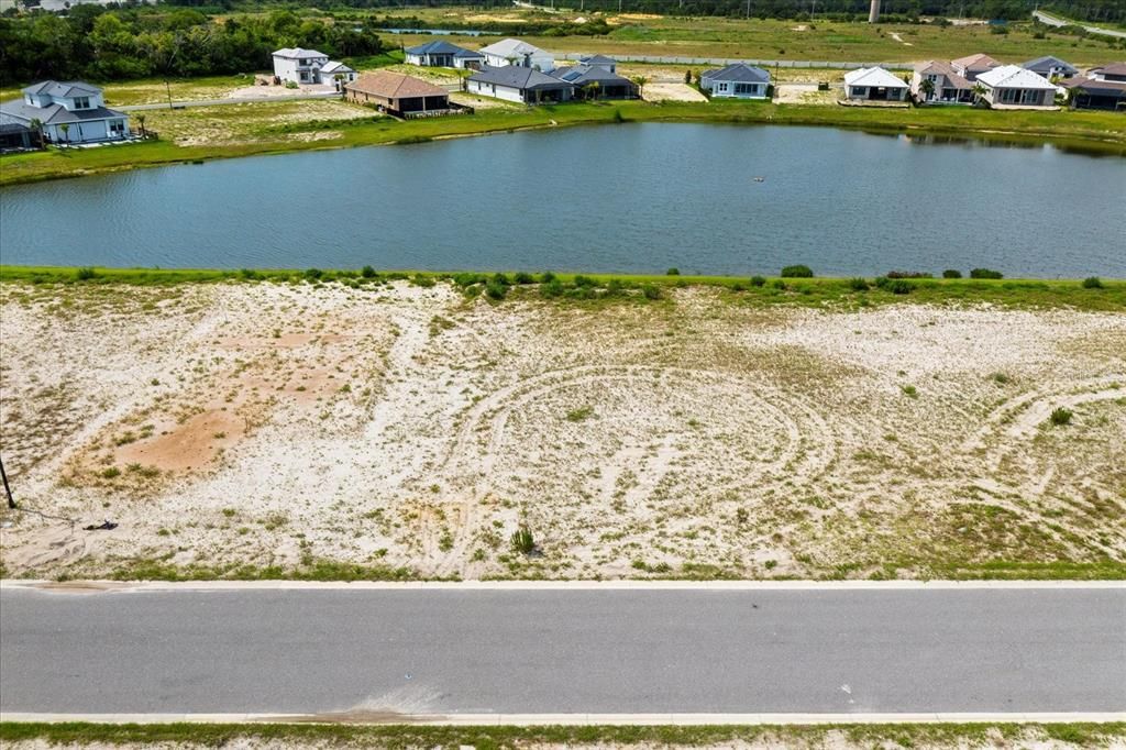 На продажу: $132,000 (0.14 acres)