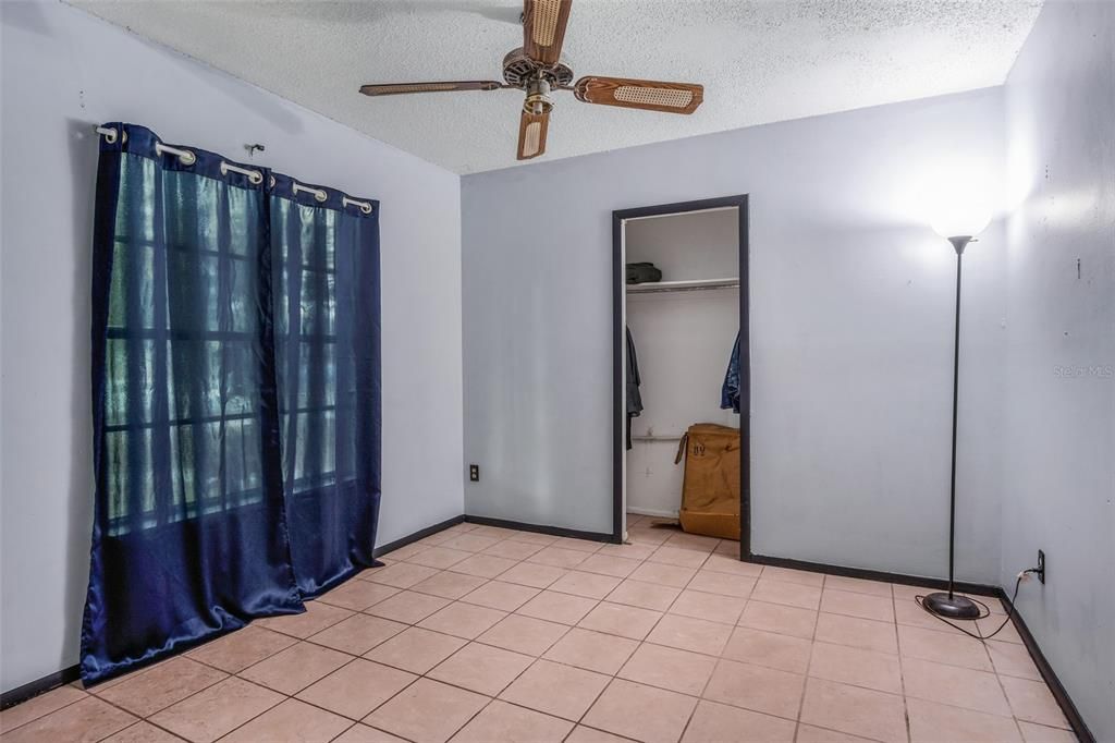 Active With Contract: $284,900 (3 beds, 1 baths, 1200 Square Feet)