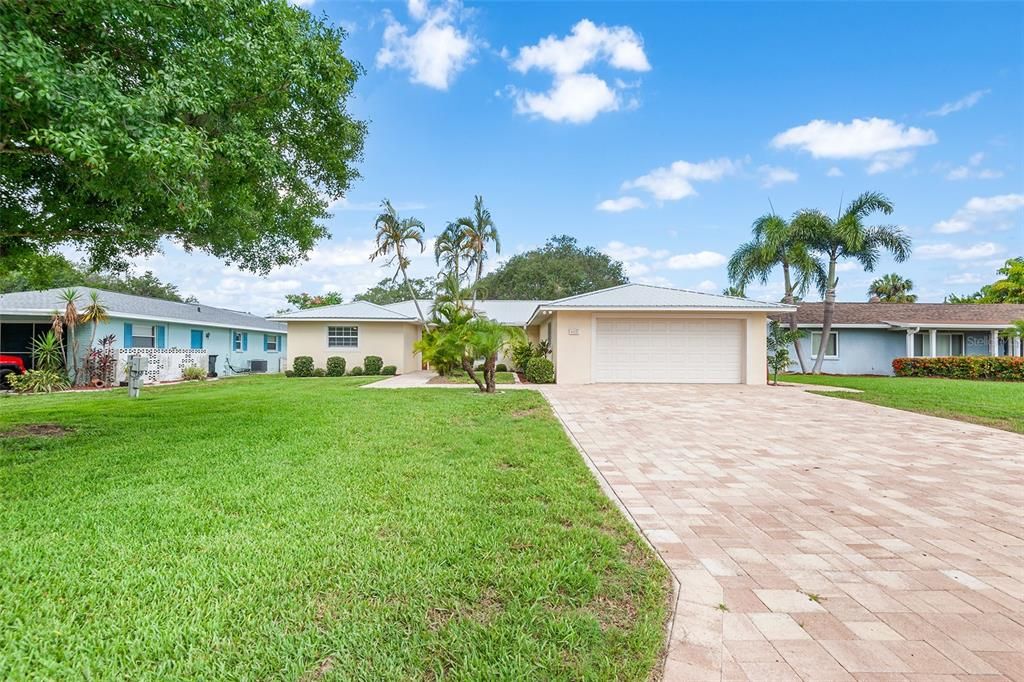 For Sale: $740,000 (3 beds, 2 baths, 1975 Square Feet)