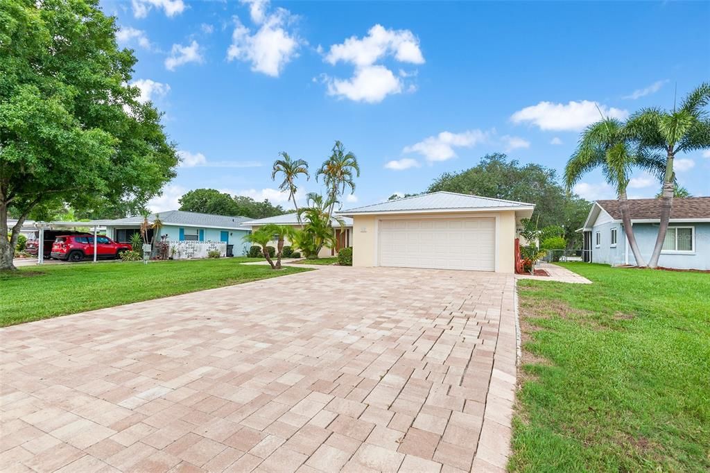 For Sale: $740,000 (3 beds, 2 baths, 1975 Square Feet)