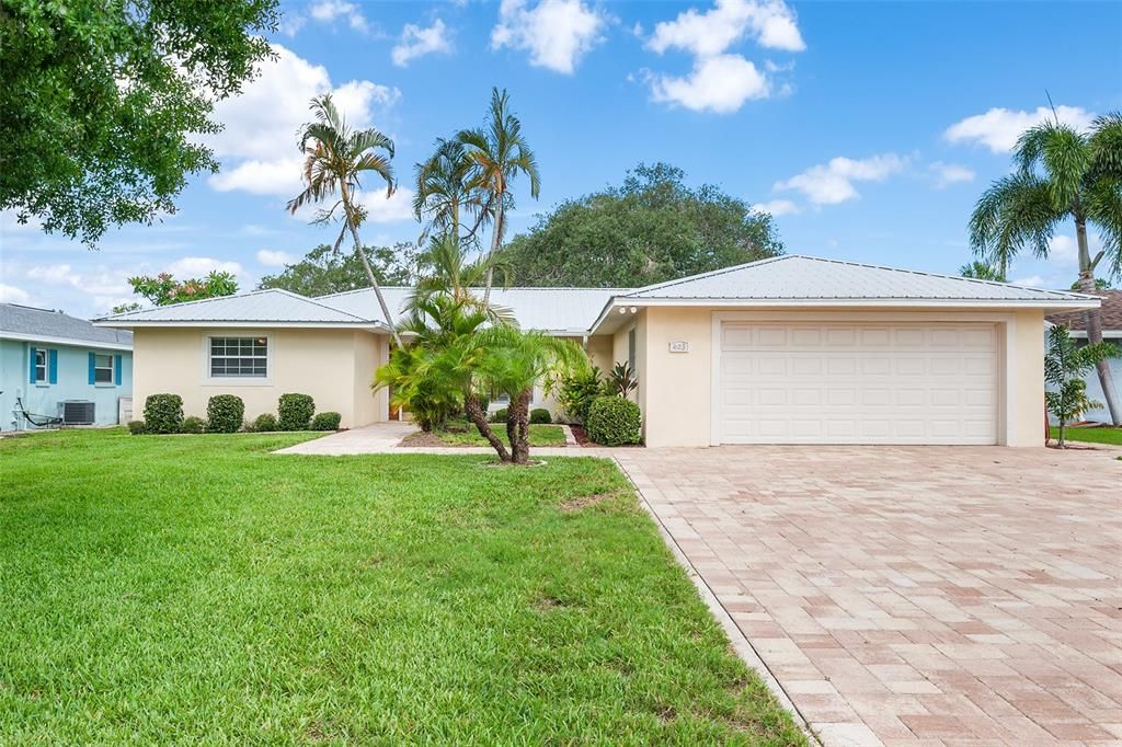 For Sale: $740,000 (3 beds, 2 baths, 1975 Square Feet)