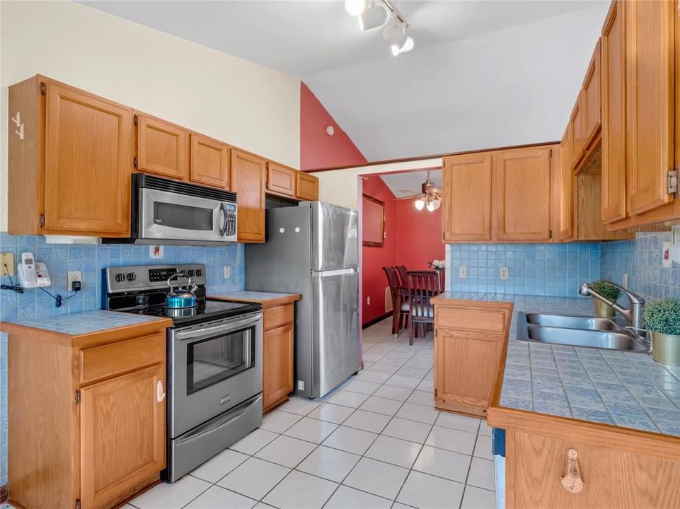 For Sale: $360,000 (3 beds, 2 baths, 1324 Square Feet)
