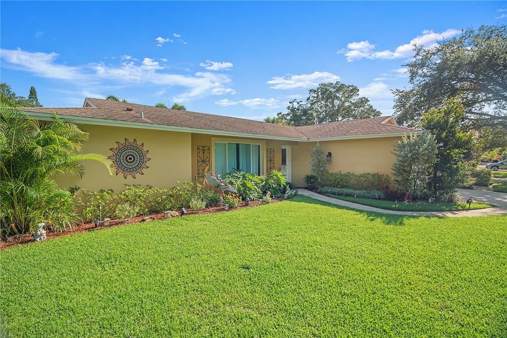 For Sale: $599,000 (3 beds, 2 baths, 1451 Square Feet)