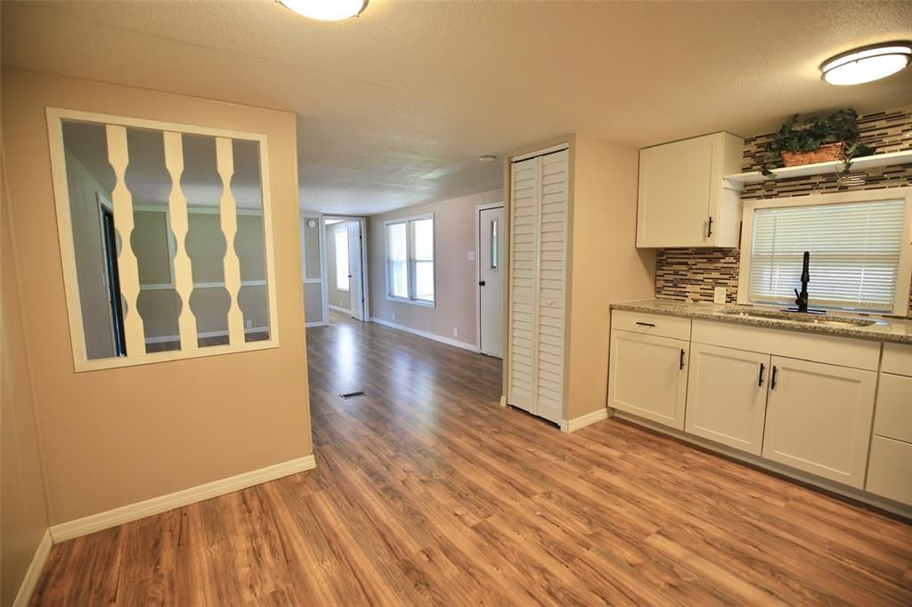 For Sale: $145,000 (2 beds, 1 baths, 840 Square Feet)